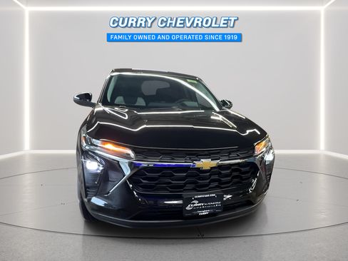 Used 2026 Chevrolet Trax LS w/ LS Convenience Package FWD image 4