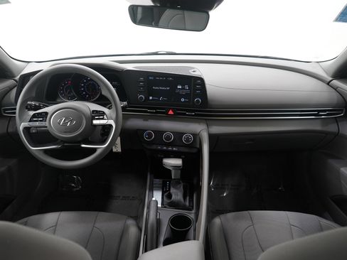 Used 2023 Hyundai Elantra SE image 13