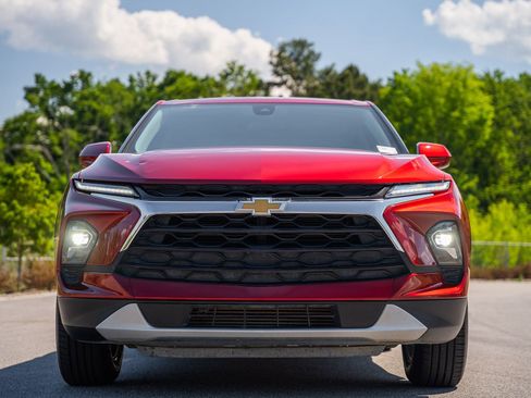 Used 2025 Chevrolet Blazer LT FWD image 2