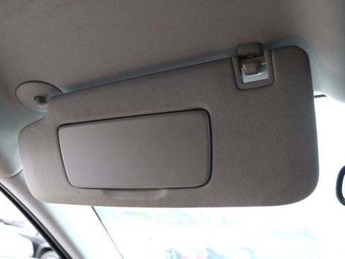 Used 2023 GMC Terrain SLT image 28