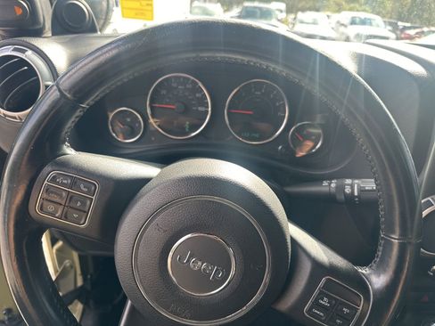 Used 2013 Jeep Wrangler Unlimited Rubicon w/ Dual Top Group image 12