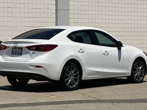 Used 2018 MAZDA MAZDA3 Touring FWD image 5