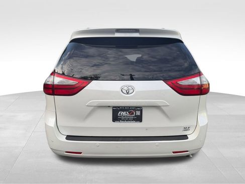 Used 2015 Toyota Sienna XLE Premium AWD/4WD image 5