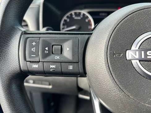 Used 2023 Nissan Rogue SV AWD/4WD image 16