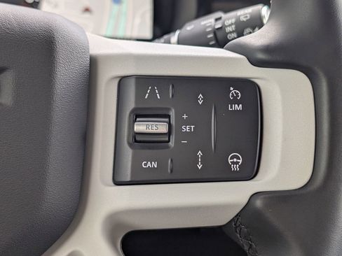 Used 2025 Land Rover Defender 110 S image 24