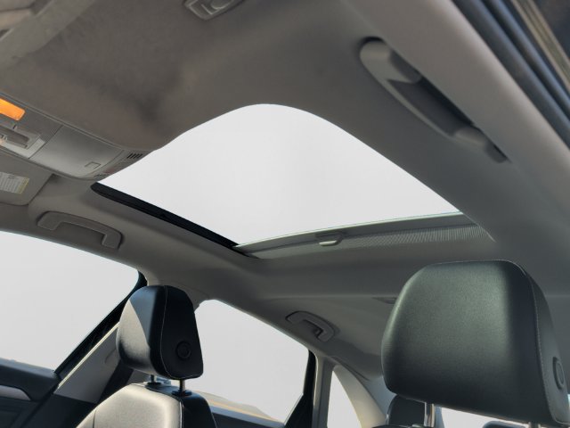 Certified 2023 Volkswagen Jetta SE w/ Panoramic Sunroof Package FWD image 12
