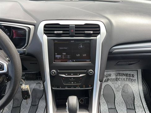 Used 2014 Ford Fusion SE FWD image 18