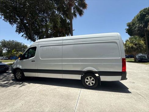 Used 2022 Mercedes-Benz Sprinter 2500 image 8