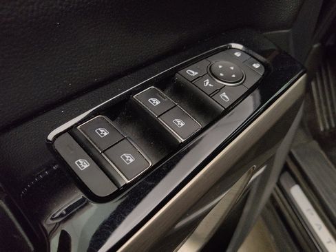 Used 2022 Nissan Pathfinder Platinum image 27