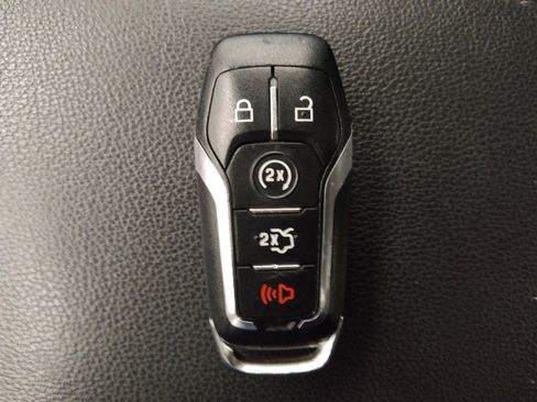 Used 2016 Ford Fusion Titanium FWD image 32