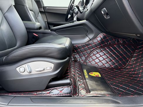 Used 2018 Porsche Macan AWD/4WD image 30