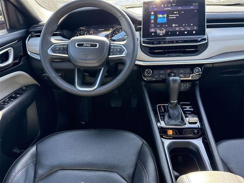 Used 2024 Jeep Compass Limited image 19