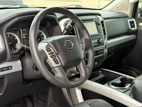 Used 2017 Nissan Titan PRO-4X w/ Pro-4x Convenience Package image 18
