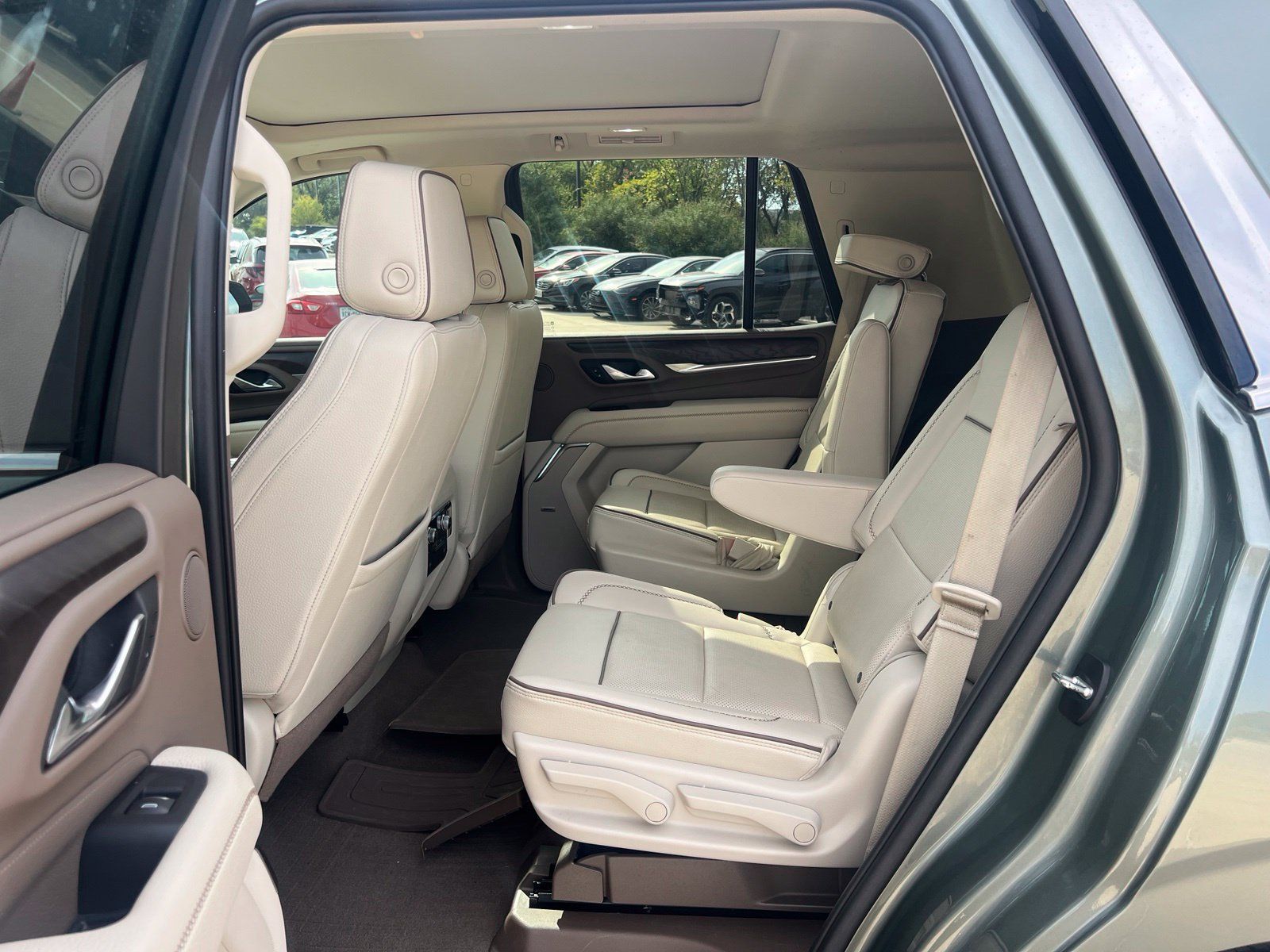 Used 2023 GMC Yukon Denali w/ LPO, Floor Liner Package AWD/4WD image 5