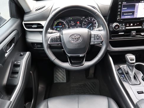 Used 2021 Toyota Highlander XLE AWD/4WD image 39