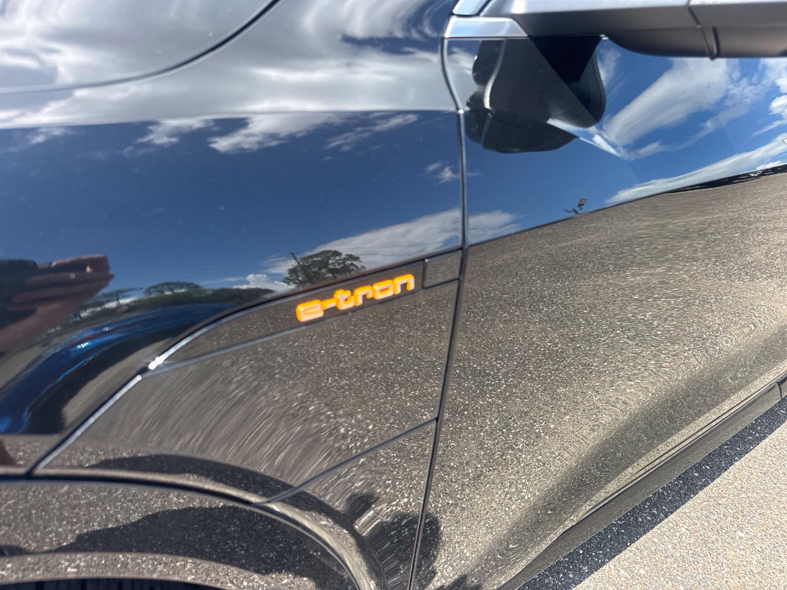 Used 2022 Audi e-tron Premium Plus AWD/4WD image 16