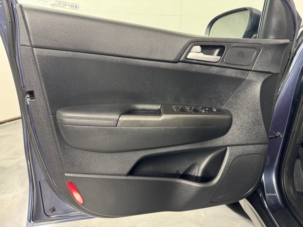 Used 2020 Kia Sportage LX AWD/4WD image 11