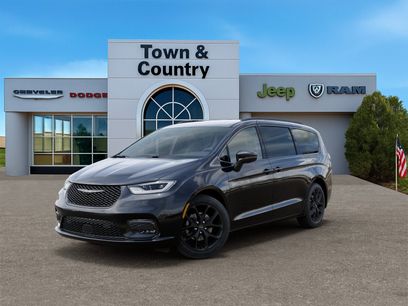 New 2026 Chrysler Pacifica Select