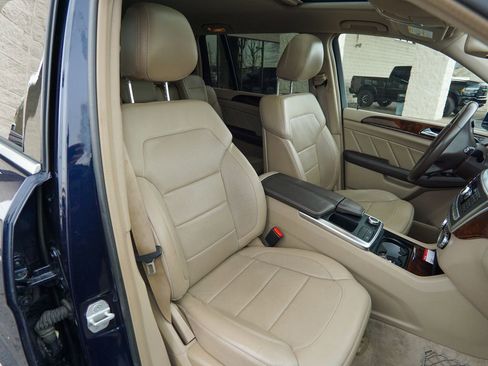 Used 2015 Mercedes-Benz GL 450 4MATIC image 33