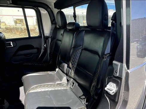 Used 2021 Jeep Gladiator Overland image 15