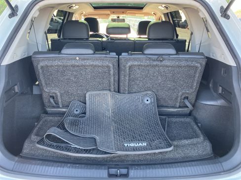 Used 2019 Volkswagen Tiguan SE AWD/4WD image 32