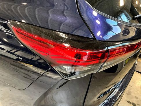 Used 2023 Toyota Highlander XLE image 35