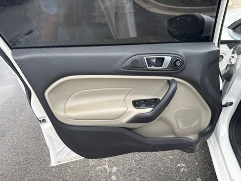Used 2017 Ford Fiesta Titanium FWD image 7