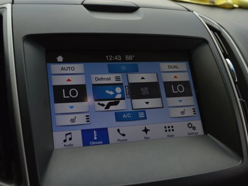Used 2017 Ford Edge SEL w/ Equipment Group 201A AWD/4WD image 12