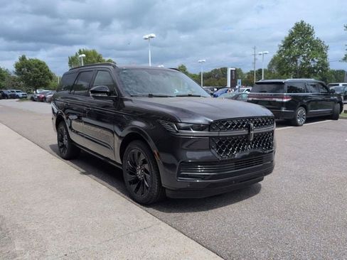 New 2026 Lincoln Navigator Reserve w/ Jet Appearance Package AWD/4WD image 12