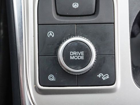 Used 2020 Ford Explorer XLT w/ Equipment Group 202A image 64