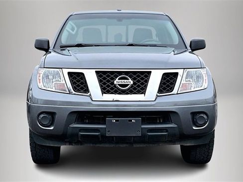 Used 2018 Nissan Frontier SV image 3