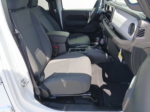 New 2025 Jeep Gladiator Sport image 26