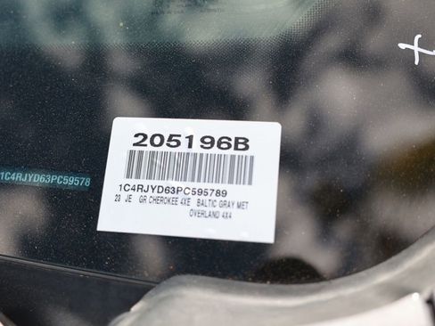 Used 2023 Jeep Grand Cherokee Overland w/ Luxury Tech Group IV AWD/4WD image 44