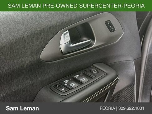 Used 2025 Chrysler Pacifica Select FWD image 17