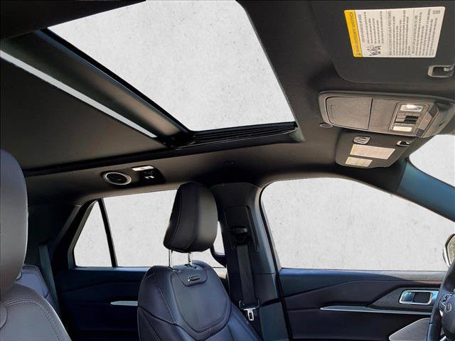 Used 2025 Ford Explorer Platinum RWD image 13