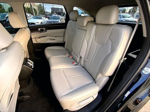 Used 2022 Kia Sorento S FWD image 21