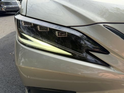 Used 2023 Lexus ES 350 Ultra Luxury w/ Accessory Package (Z2) FWD image 12