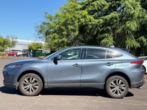 Used 2022 Toyota Venza LE AWD/4WD image 2