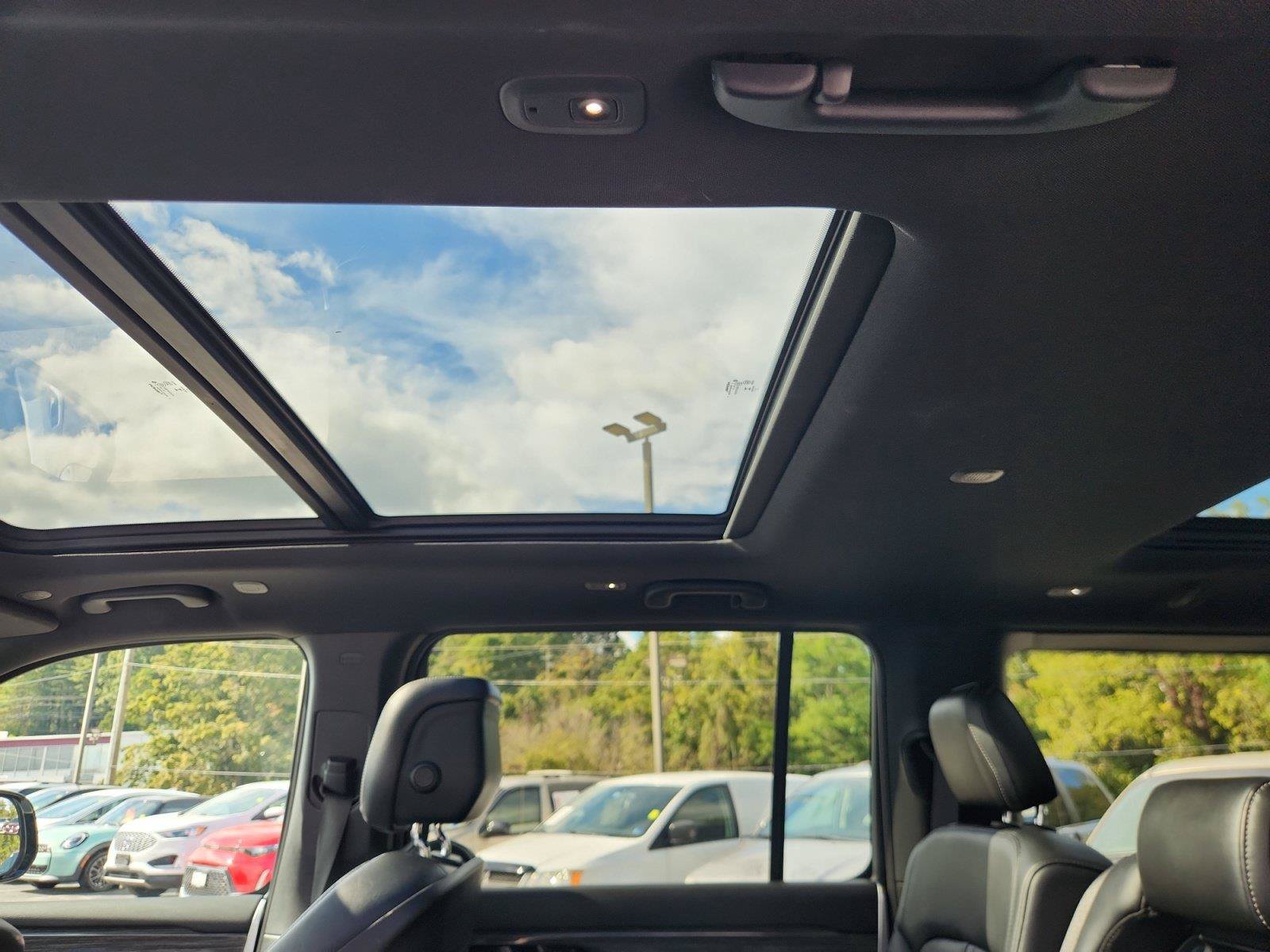Used 2022 Jeep Wagoneer Series II w/ Premium Group I AWD/4WD image 15