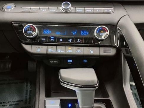 Used 2025 Hyundai Elantra SEL image 32