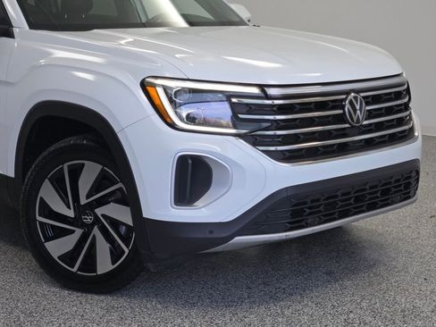 Used 2024 Volkswagen Atlas SE AWD/4WD image 2