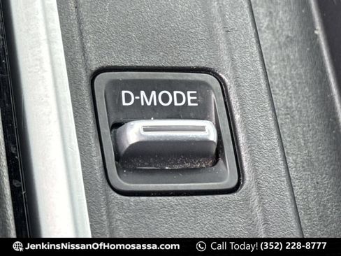 Used 2023 Nissan Pathfinder Platinum w/ Black Appearance Package FWD image 40