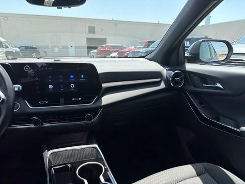 Used 2025 Chevrolet Equinox LT w/ Safety and Technology Package FWD image 21