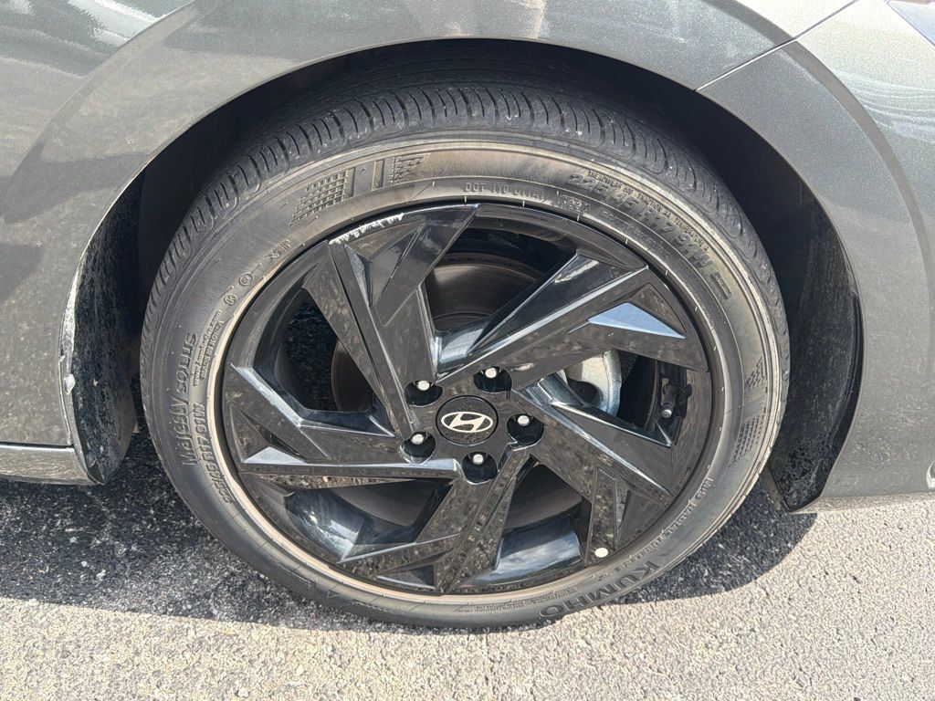 Used 2026 Hyundai Elantra Sport FWD image 11