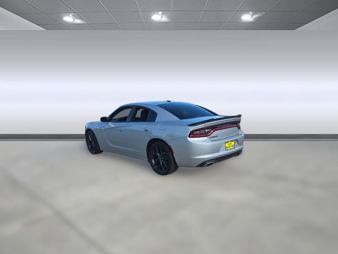 Used 2022 Dodge Charger SXT w/ Blacktop Package image 3