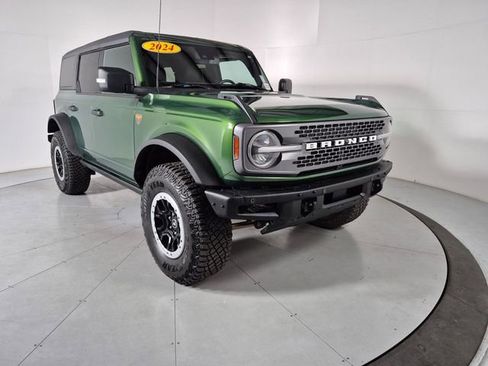 Used 2024 Ford Bronco Badlands image 6