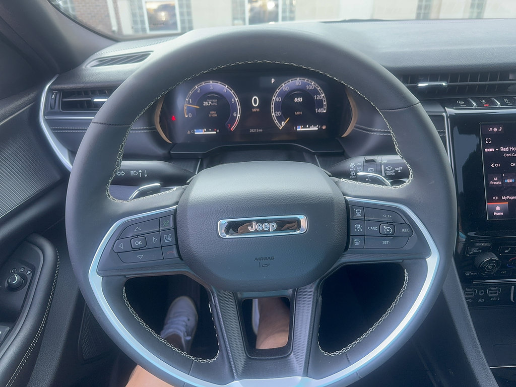 Used 2025 Jeep Grand Cherokee Laredo X w/ Luxury Tech Group I AWD/4WD image 8