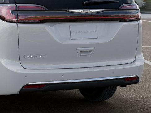New 2026 Chrysler Pacifica Select image 13