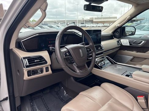 Used 2023 Lincoln Navigator L Reserve AWD/4WD image 13