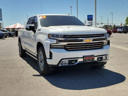 Used 2019 Chevrolet Silverado 1500 High Country w/ Technology Package AWD/4WD image 2